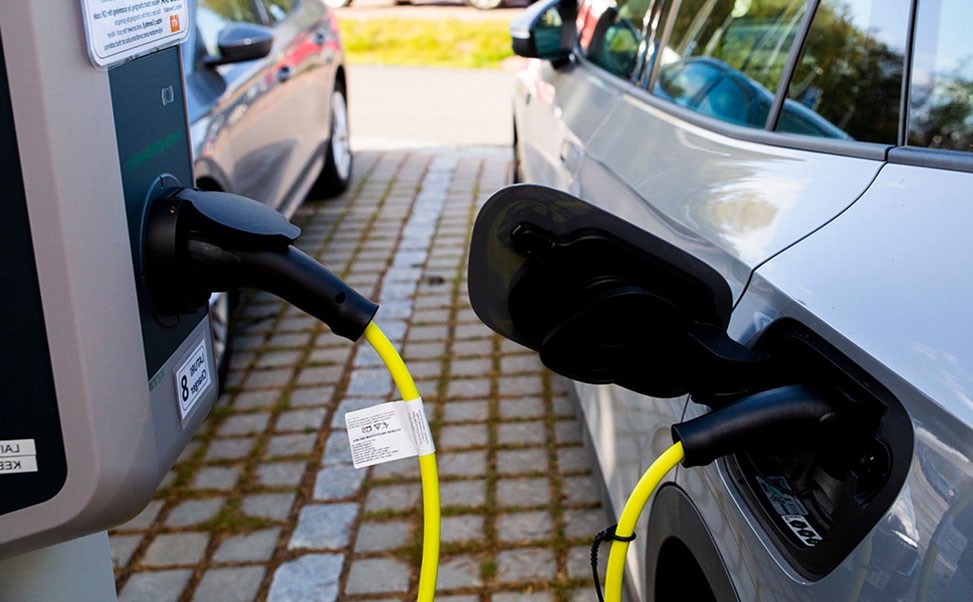 研究新能源充電樁的商業(yè)發(fā)展?jié)摿?>
                            </div>
                            <div   id=